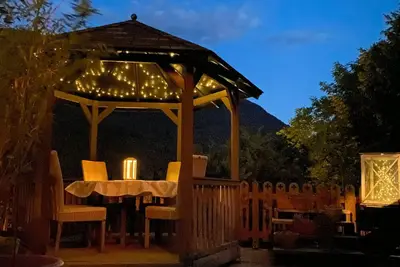 Image de Appartement 'Chalet Des Heureux' avec vue sur le lac, terrasse privée et Wi-Fi