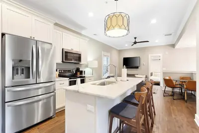 Image de Renovated 2bd Retreat, Steps to King.