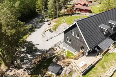 Image de Lake retreat for 11 - enjoy jacuzzi & nature