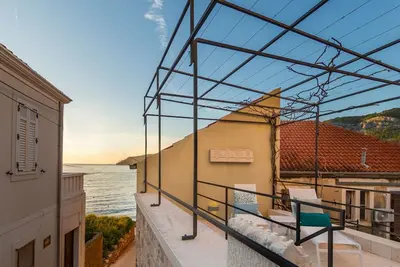 Image de Villa Palazzo Antiqua beachfront Vis by Villas Gui