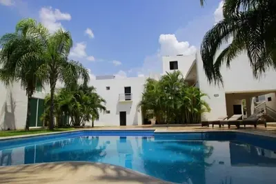 Image de Refreshing Double Room Retreat with Poolside Access & Relaxing Terrace in Mérida