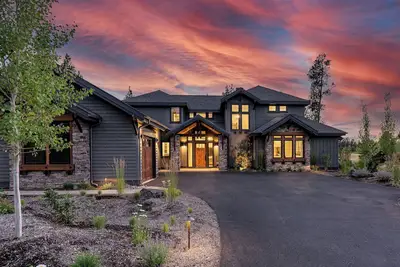 Image de Luxury Family Escape with Access to Forest House
