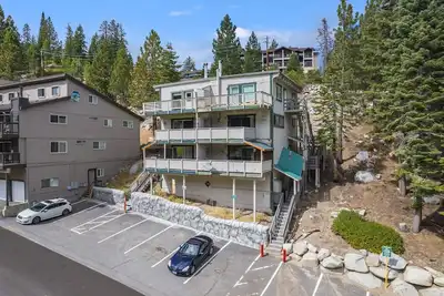 Image de Tahoe condo across from Heavenly Stagecoach Lodge-ski in ski out -short walk-