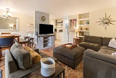 Image de Abbot House 4 - Steps to Village, Updated Ground Floor Condo