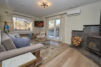 Image de Private Cozy 2br Lakefront, 200-Acre Estate