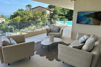 Image de Villa Les Issambres, piscine débordement, vue mer