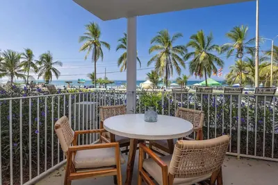Image de Pacific Point Condos offer a comfortable and modern stay in Jacó, featuring a peaceful setting just minutes from the beach. With convenient amenities, secure access, and a great location near restaurants and shops.