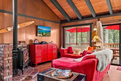 Image de New Listing - Delightful Stay at 1st Cabin with Wood Stove