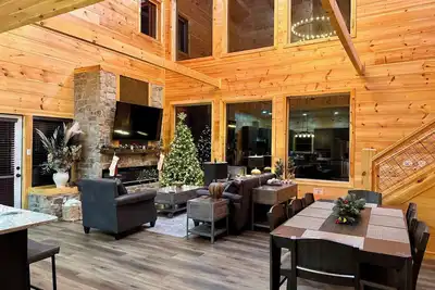 Image de Luxury Cabin with Theatre and Hot Tub