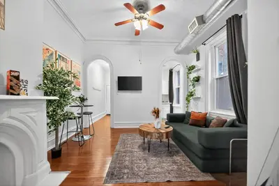 Image de Lovely 1/1 Center City | King Bed | Sleeper Sofa