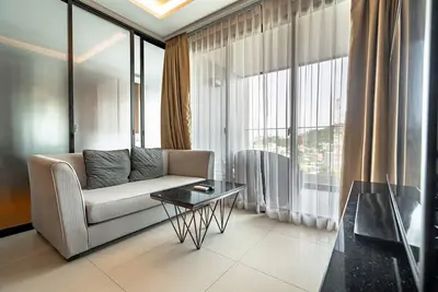 2-Bed Seaview Retreat Jacuzzi & Pools by Ibg D407