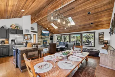 Image de Beautiful, Large Sunriver Home with Sharc Passes and Hot Tub