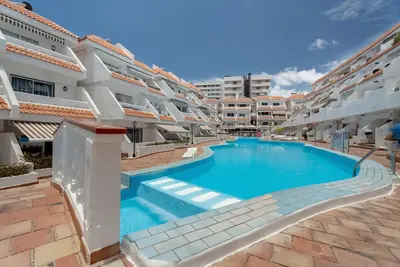 Image de Appartement de vacances 'Las Floritas 2' avec piscine partagée, terrasse privée et Wi-Fi