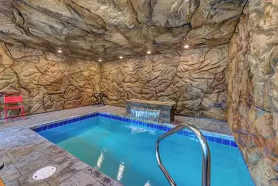 Image de *Amazing 4bd Lodge w/ Pool + Hot Tub! Near Town! *