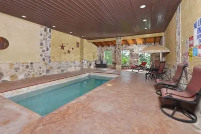 Image de Splash ’N Around – 3br Cabin with Private Indoor Pool and Mountain Views