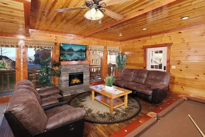 Image de Splash ’N Mountain Lookout – 5br Cabin with Private Pool, Theater and Views