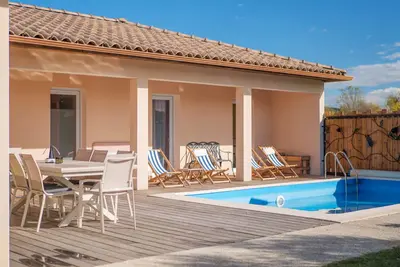 Image de Maison de vacances 'M Vallon Pont D'arc' avec piscine privée, Wi-Fi et climatisation