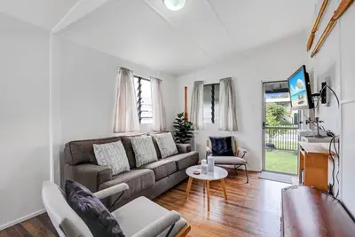 Image de Tally-Ho is a beach shack positioned centrally in Amity Point.