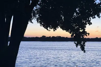 Image de Spacious 5-bedroom house on Lake Butte des Morts in lovely Menasha.