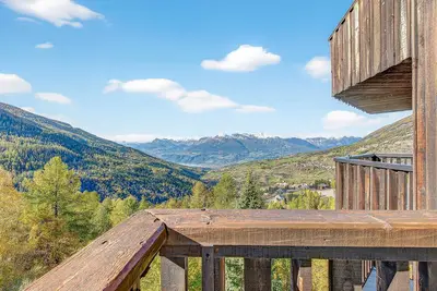 Image de Studio face à la montagne, magnifique vue sur le lac et la vallée avec balcon