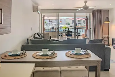 Image de Luxury Modern Waterfront Villa | Crystal Waters