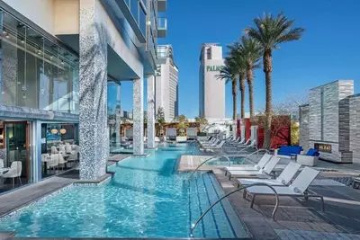 Image de Amazing 23rd Fl Studio w_Balcony Access