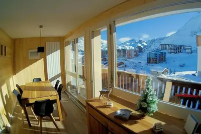 Image de 4ème étage, vue montagne, balcon, télévision, casier à ski, 61m², Tignes