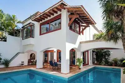 Image de Tropical villa with private pool