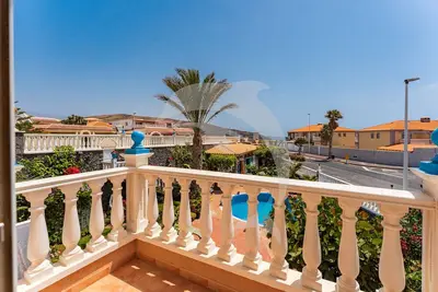 Image de Maison de Vacances 'Nice 101b Apto Sea Pool Only Adult' avec Piscine Commune