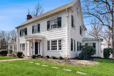Image de Entire home. Historic, dog-friendly Colonial