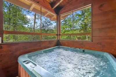 Image de Rustic Cove: Views, Hot Tub, Theater & Game Room!
