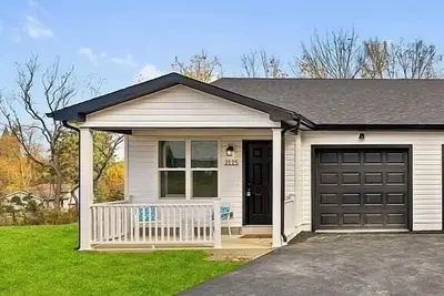 Image de Celebrate Together—Spacious, Comfy, and Close to Loved Ones in New 3bd House