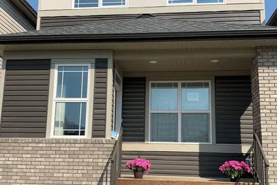 Image de 4-bedroom 4-bath new house