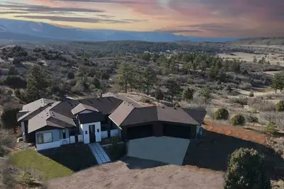 Image de Private, 36 Acres, 6 Kings, HotTub, Views, Clean