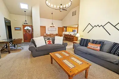 Big Leaf 4 - Sharc, Hot Tub, Ping Pong