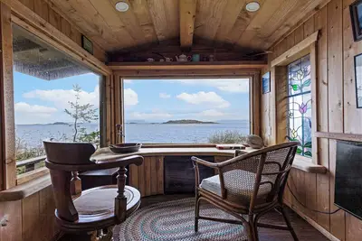 Image de The Artist Cabin – Oceanfront Retreat