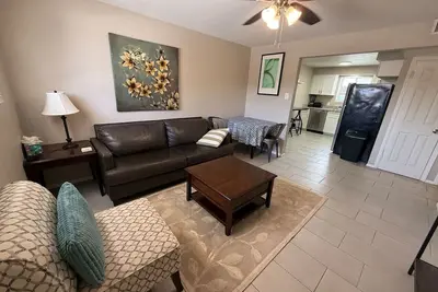 Image de Clean 2br condo near Downtown Mesa - free parking