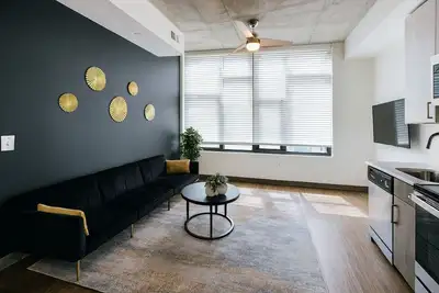 Image de Luxe 2br Apt | Minutes to Dining + Culture