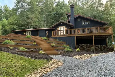 Serene Highlands retreat with modern comforts, sauna and charm