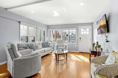 Image de Bedroom Ocean Views | Steps to Beach | New Kitchen