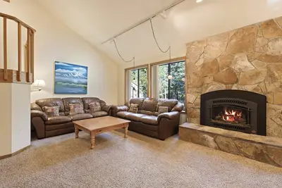 Image de Blue Goose 16 - Sharc, Near the River, A/C, Hot Tub, Pet Friendly