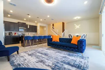 Image de Stunning 5 Bed Town Home with Splash Pool-1288bid