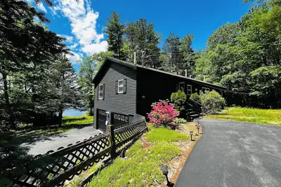 Image de Private Nh Waterfront Retreat – Hot Tub, Dog Friendly, Family & Remote Work