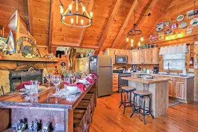 Image de Majestic View Hideaway | Hot Tub • Jacuzzi • Wooded Mountain Views