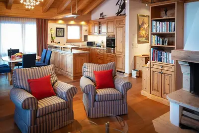 Image de **** Loft Apartment with Matterhorn View, 5 min walk to ski bus stop and town