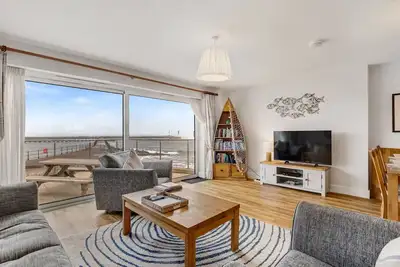 Image de Seafront property with amazing views