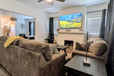 Image de Welcome to S & B Birmingham Getaway!