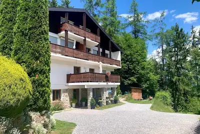 Image de Appartement alpin chaleureux avec vues panoramiques dans un environnement calme