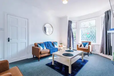 Image de Large 4br House | Sleeps 9 | Games Room + Ps4 | Free Parking