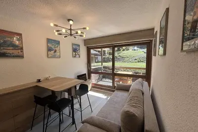 Image de À 10m des pistes de ski, 1er étage, vue montagne, balcon, télévision, casier à ski, 20m²